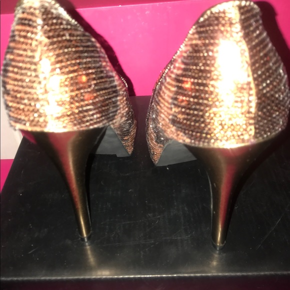 Shoedazzle bronze Sequinedstiletto heels NIB 9 - Picture 5 of 8
